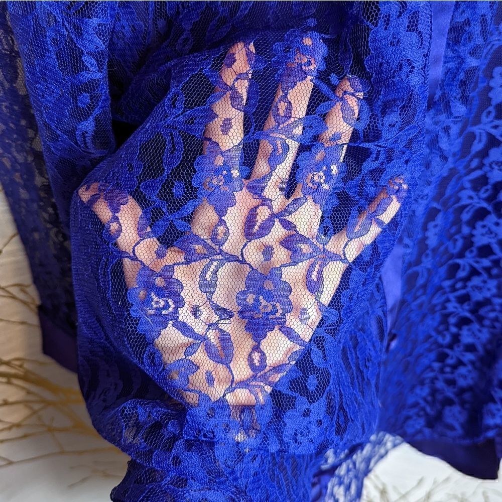 VS lace and satin button up - Picture 4 of 4